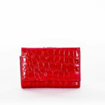 Červená dámská peněženka s reliéfem krokodýlí kůže