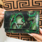 Dámská kožená peněženka se vzorem zelená